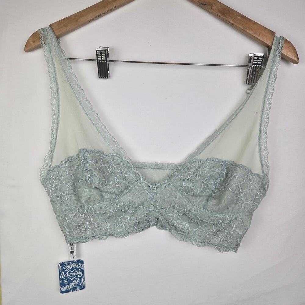 Free People intimately kristin soft lace Bra in size L. pale green.